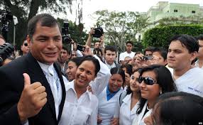 President Rafael Correa meeting a group of Cubans in Quito.