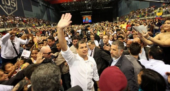 Rafael Correa meets Ecuadorians in Genoa, Italy in 2012.