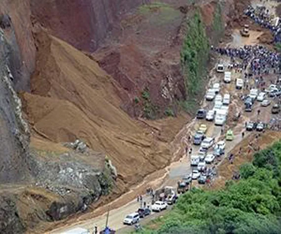 Landslide west of Santo Domingo.