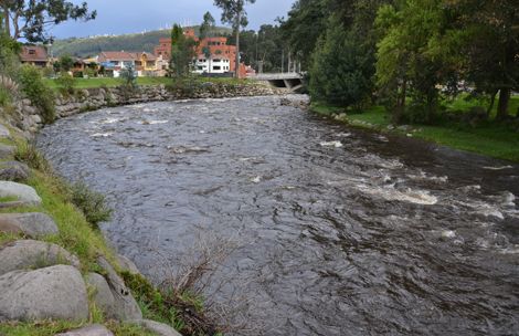 High water on the Rio Tomebamba on Cuenca's westside.