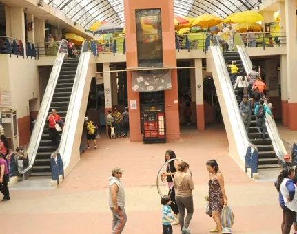 The city promises to repair the escalators at 10 de Agosto market on Calle Larga.
