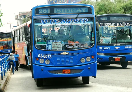 Passengers, taxi driver stop drunk bus driver