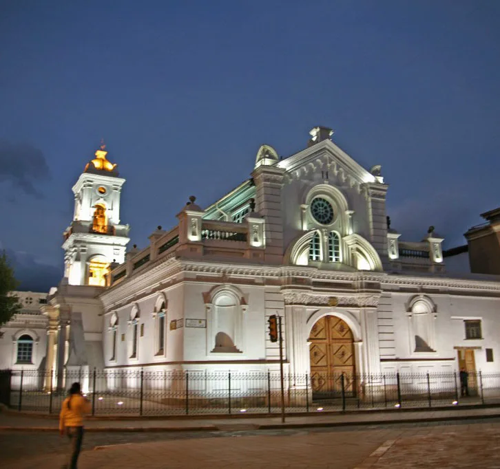 Referendum has strong public support, Tram contract signing, Cuba hurricane assistance, Bus drivers sanctioned for cell phone use, Hague rules for Bolivia