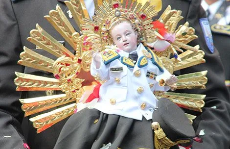 Pases de Niño parades, Cuenca air taxi service, Fire in Cayambe, Embroidered mural, Bribery reparations