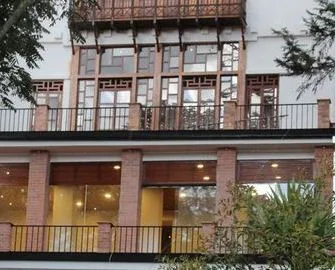 Galapagos review, Cajas permit violations, Mortgage loan ceiling raised, Jazz and blues, Bienal launch