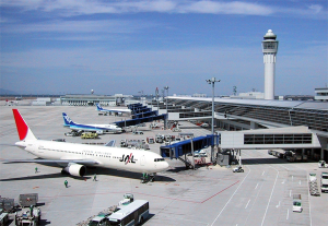 Tranvía priorities announced, Quito airport gets upgrade, Foreign ‘pop-up’ writers, Christmas lights