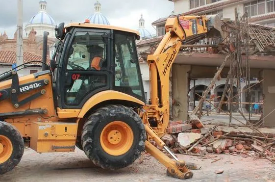 Demolition begins at San Francisco Plaza, Phone scam warning, Jungle genetic heritage, Día del Jubilado