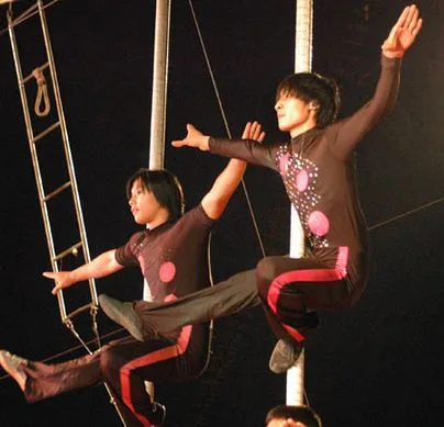 The ‘real’ economic refugees, Russian circus, Holiday crafts fairs, New beer in town, Venezuelan dysfunction