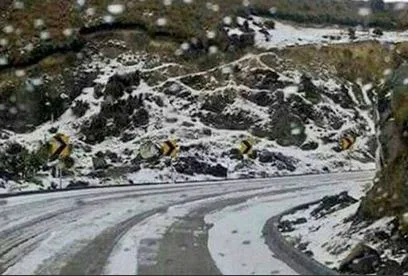 Snow and ice create driving hazard in the Cajas; Cuenca sees sunshine but cool weather continues