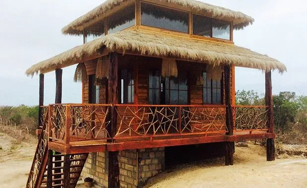 Building an Ecuadorian oceanside cottage out of native materials