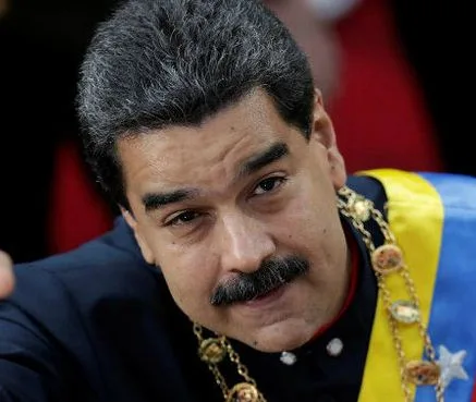 U.S. deports Ecuadorians, Festival of sweets, Traditional music in the lobby, Women in the sciences exhibit