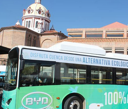 Electric bus begins service, Tram tests, Skull surgery at Hospital José Carrasco, Free bus cards for seniors