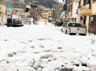 Snow and ice storms in the Andes snarl traffic and delight children