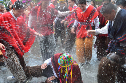 Cuenca’s Carnaval begins with a bang and a splash