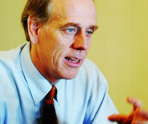 Silicon Valley tech consultant predicts success for Ecuador’s ‘digital wallet’, death for banks