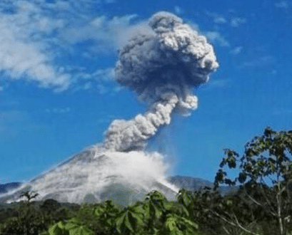 New way to pay IESS, Active volcano, Colombia border talks, City wants to stop grafitti