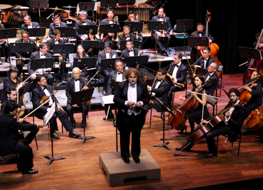German-born conductor has world-class plans for Cuenca Symphony Orchestra