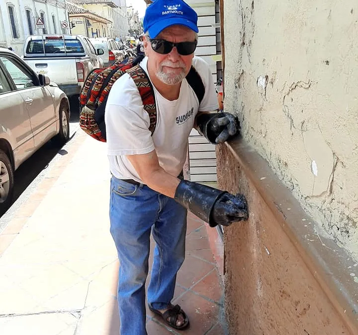 Helping keep Cuenca beautiful: Expats and Cuencanos join forces to eradicate graffiti