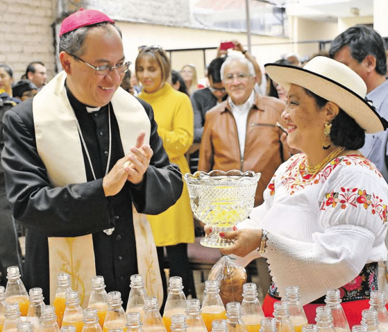 Everything is ready for today’s parade, 10,000 liters of blessed hooch, Local gold mine case goes to court, The Joker, Cuenca bird count