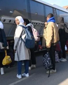 As thousands of foreign university students flee Ukraine, many Africans face discrimination