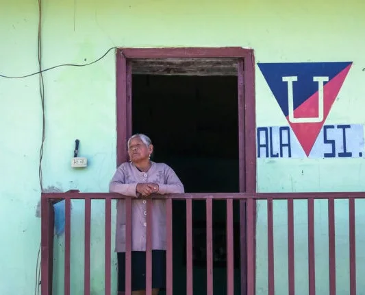 A year after the deadly landslide, relief comes slowly to Alausí and the risk remains