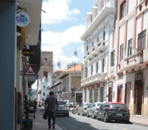 Rain helps but we need more; Oxygen center opens at IESS hospital; Renovated escalinata reopens; Traffic accidents increase in blackouts; Dog show at the mall