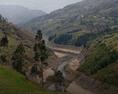 Blackouts depress holiday tourist numbers; Cuenca receives record overseas remittances; Thugs meet the neighbors; Decibel meters monitor city noise