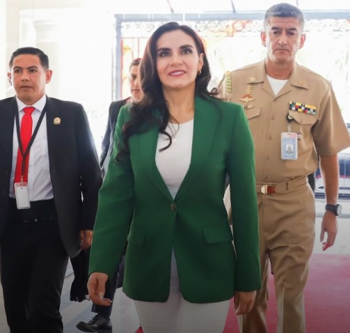 Experts say Abad’s suspension is unconstitutional while Abad claims Noboa is attempting a ‘coup d’état’