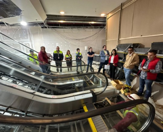 Airport upgrades will be ready for Ibero-American Summit; City prepares for international cultural festival; Holidays were a success despite power crisis