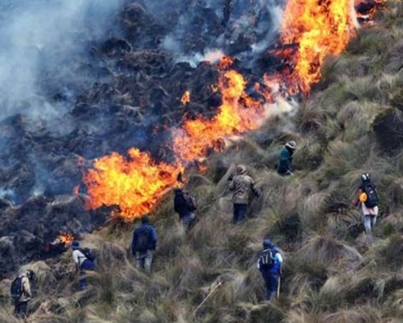 Officials report progress in fire fight but say two fires in the Cajas Mountains remain uncontained