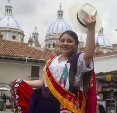 Graffiti vandals caught, made to clean up their work; Phone thieves caught red-handed; Hail to the queen