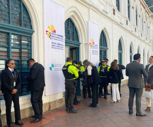 Without rain, water rationing is imminent; Azuay firefighters work five blazes; Streets closed for Ibero-American summit; Man dies waiting for euthanasia