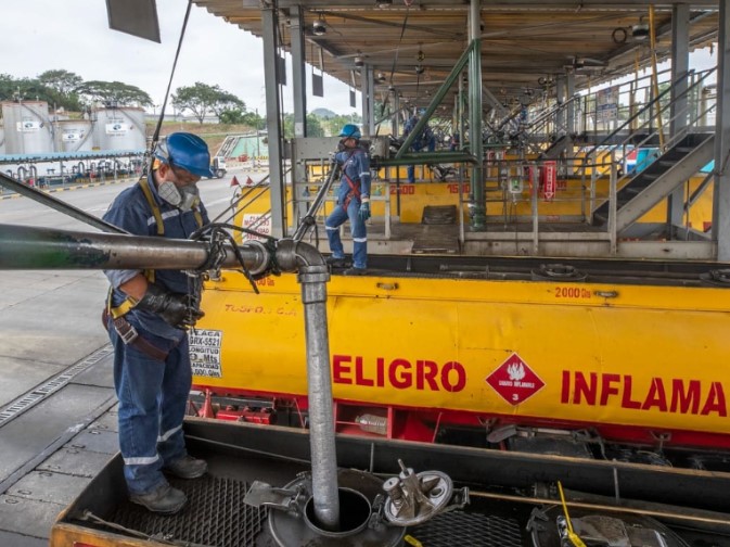 Cuenca fuel distributors blame local diesel shortage on PetroEcuador incompetence