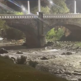 Rain douses Cajas fires as Cuenca’s rivers run full for the first time in months; Airport to close for nine weekends; City bus owners ask for 45-cent fare