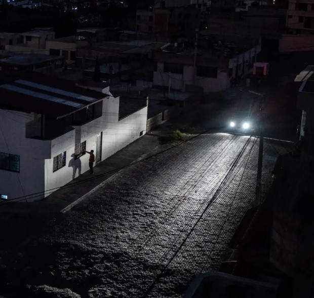 Changing climate overwhelms Ecuador’s hydroelectric system, highlighting need for new energy strategies