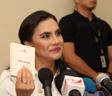 Court ends Abad’s effort to replace Noboa; Pipeline back in operation; Fuel spill threatens Coca Codo hydro; Residents capture thief, burn his motorcycle