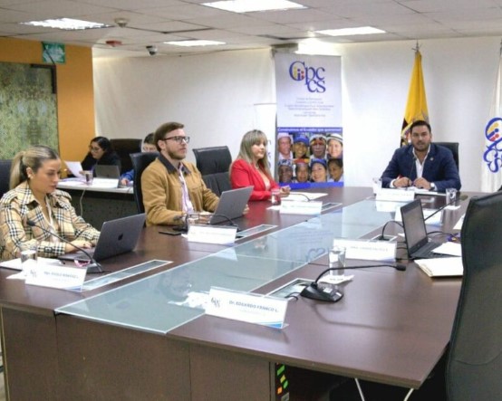 Government turns a blind eye to gold sales, article claims; Public agency is raided; Femicide no longer a crime in Argentina; Salinas police chief gunned down