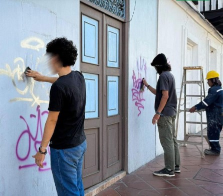 Police step up operations on Cuenca-Molleturo hwy.; IESS makes fewer mortgage loans; Gov’t offers help to returning migrants; Graffitistos remove their work
