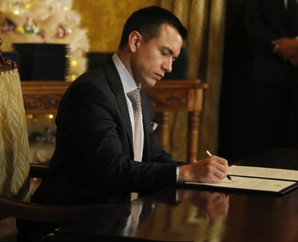 Experts agree Noboa violated the constitution with VP, campaign decisions; Man recognized for river rescue; Archaeology exhibit opens at Pumapungo