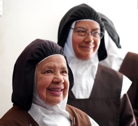 Without the resources of other convents, military vets give Del Carmen de San José a helping hand