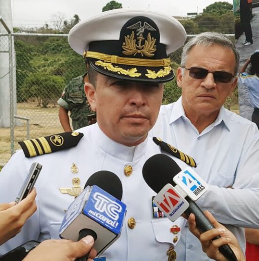 Navy captain who was dismissed for writing a letter to Correa is reinstated by a Guayas court