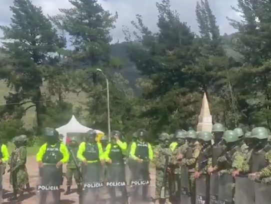 Protesters stop talks for large gold mine south of Cuenca; Mayor criticizes ‘government intimidation’