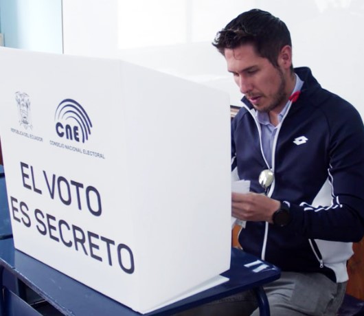 Observers see no election irregularities; More than 1,000 Ecuadorians deported; Country risk rises; CNE warns of ‘premature’ National Assembly projections