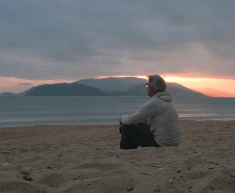 Retiring overseas has many upsides, but it can be lonely, especially for singles