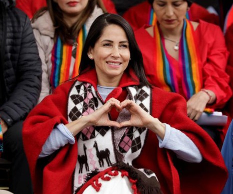 Two polls give González a narrow lead over Noboa