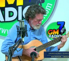 An expat becomes a celebrity — for a few minutes