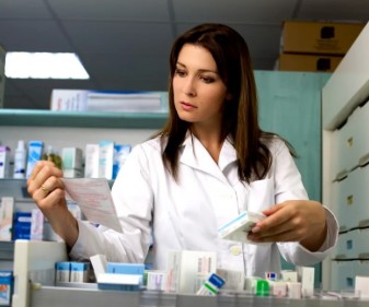 The backroom clinic: How Cuenca’s pharmacies became mini hospitals