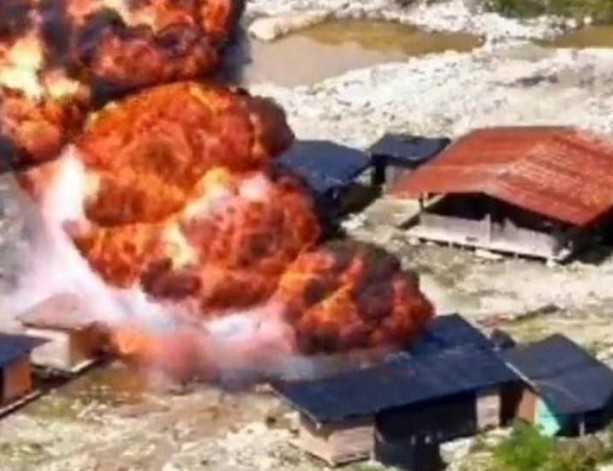 Troops and bombing raids destroy illegal mining facilities in Orellana and Sucumbíos provinces