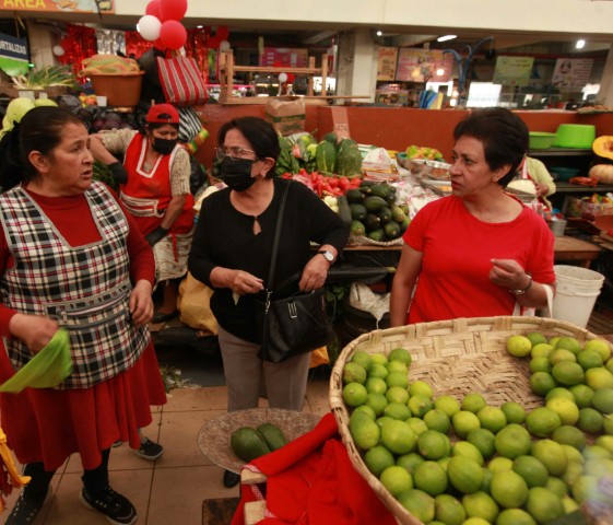 Quito volcano shows increased activity; Cuenca is most expensive city; Mayo Clinic opens new Ecuador office; Peru reverses decision on Nazca preserve