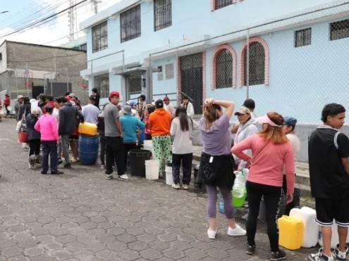 Quito water shutoff affects 500,000; Customs Service ‘clarifies’ reporting requirement; Reward offered for Assemblyman ‘rapist’; Landslides close local roads
